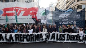 Estatales: más despidos, descuentos, sanciones y traslados sin consulta previa, los cambios de Milei