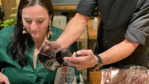 San Martín de los Andes: hoy, degustación de vinos y  alta cocina, en restó de moda