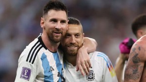 La fuerte frase de Papu Gómez contra Antonela Roccuzzo que habría generado una pelea con Messi
