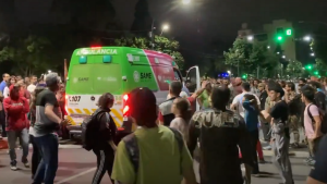 Murió un hombre en La Plata durante el cacerolazo contra el DNU de Milei