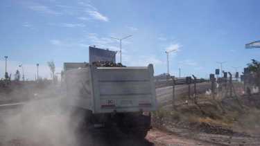 Los camiones de Cliba finalizan el recorrido en el Complejo Ambiental Neuquén (CAN) (Matías Subat) 