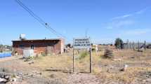Imagen de En el barrio de Neuquén que depende del aguatero, se quemó una casilla y un auto