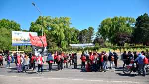 Levantaron el corte en la rotonda de Cipolletti y el puente a Neuquén está liberado