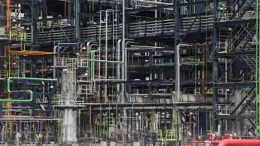 Se espera que la refinería más grande de África reciba el viernes el primer cargamento de crudo.  Foto: gentileza. 