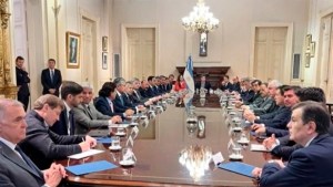 Sin planes para revertir cambios en Ganancias, se tensiona la negociación de Milei con los gobernadores