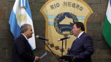 Weretilneck prestó juramento y referenció los 40 años de Democracia. Foto : Marcelo Ochoa