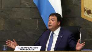 Weretilneck estableció topes en los ingresos de funcionarios con sueldos altos