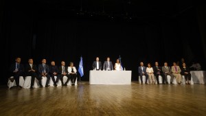 Asunción en Río Negro: Weretilneck puso en funciones a su gabinete