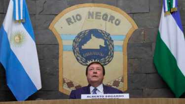 Alberto Weretilneck asumió hoy su tercer mandato al frente del Gobierno de Río Negro. Foto: Marcelo Ochoa