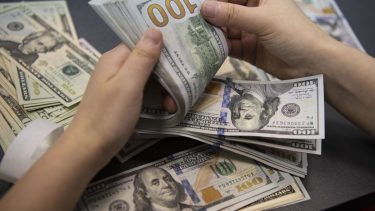 Dólar hoy: a cuánto cotizan el dólar blue, el MEP y el CCL este viernes 26 de abril de 2024.