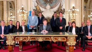 Milei se reunió con su Gabinete antes de su viaje a Davos: hubo asado «a la romana» y una invitada especial