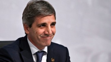 Con la firma de los decretos por parte de Milei y Caputo, el ministro terminó de completar el directorio del Banco Central y sumó nuevos perfiles a la cartera de Economía. Foto Archivo.
