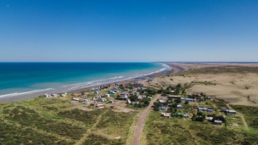 La pequeña localidad rionegrina se propone como destino para quienes buscan escapar del bullicio de las ciudades y conectarse con la naturaleza. Foto: Télam