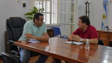 El intendente de Cinco Saltos Enrique Rossi junto al gobernador Alberto Weretilneck en encuentro de enero de 2024. Foto: Gentileza.