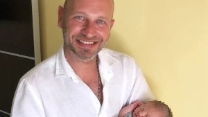 El intendente de Fernández Oro fue abuelo y presentó a su nieta con un tierno posteo en redes sociales