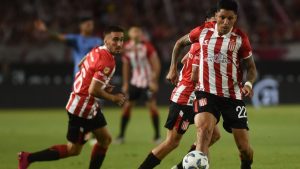 Con el debut de Enzo Pérez, Estudiantes obtuvo la victoria sobre el final del partido