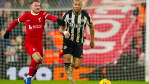Con la vuelta de Mac Allister, Liverpool venció a Newcastle y quedó puntero en la Premier League