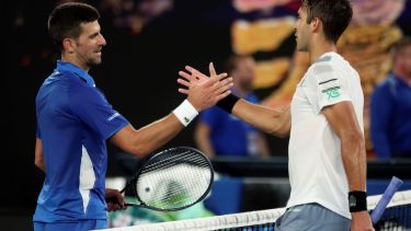 Djokovic fue letal contra Etcheverry, que levantó en el final, pero no alcanzó. (AP)