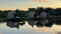 Imagen de Un viaje cerca: dormir en un glamping de lujo, comer pescado frito y amar la naturaleza a 30 km de Neuquén