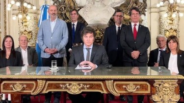 Javier Milei en la presentación del DNU. 