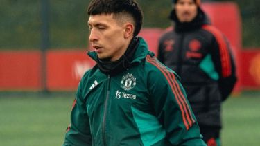 El defensor entrenó a la par del plantel y podría volver en la FA Cup o en la Premier. (@ManUtd_Es)