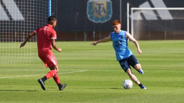 Valentín Barco fue titular en el combinado nacional que derrotó al Bicho en el predio Lionel Messi de Ezeiza. (Foto: Selección Argentina)