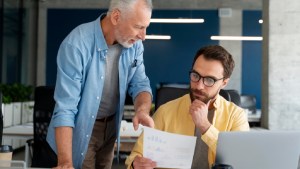 Para la mayoría de los empleados, su jefe influye en su salud mental tanto como su pareja