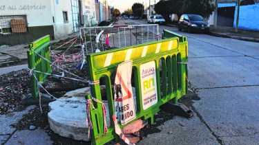 El gerente de ARSA reconoció demoras en obras importantes, como el recambio de colectores cloacales en Roca. (Foto: Archivo / Andrés Maripe)