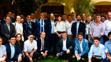El gobernador reunió a los intendentes el mes pasado y los comprometió a avanzar en la armonización de sus tasas municipales. Foto: archivo Matías Subat.