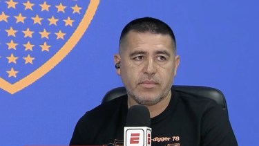 Riquelme reclamó la roja para Herrera por la falta que le cometió a Zenón.