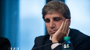 El ministro de Economía, Luis "Toto" Caputo, lideró el desembolso de más de US$1500 millones a bonistas con reservas del Banco Central, marcando el primer pago a acreedores de la deuda de 2024. Foto Archivo.