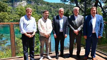 Los gobernadores patagónicos se reunieron en Villa La Angostura y anunciaron que impulsarán cambios en el texto de la Ley Ómnibus en materia de hidrocarburos. Foto: Chino Leiva