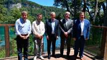 Imagen de Figueroa y Weretilneck con los gobernadores petroleros: llevarán un proyecto propio al Congreso