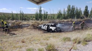Chocaron dos camionetas y una se incendió, sobre la Ruta 237 en Piedra del Águila: cómo fue