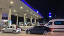 Imagen de Aumento de naftas y gasoil este jueves: largas filas durante todo el día para cargar en Neuquén, Roca y Cipolletti