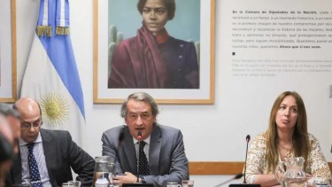 Las autoridades de la comisión de Asuntos Constitucionales. 