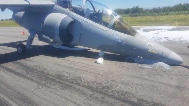 Así terminó el avión Pampa. 