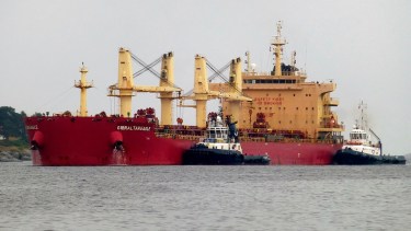 Uno de los barcos cargueros atacados por los rebeldes hutíes. 