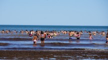 Imagen de La ola de calor se siente en Las Grutas: el termómetro marcó  33° y las máximas no bajarán durante esta semana