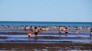 La ola de calor se siente en Las Grutas: el termómetro marcó  33° y las máximas no bajarán durante esta semana