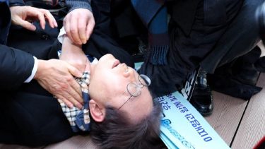  Un hombre que se hizo pasar por simpatizante realizó el ataque. Foto Reuters