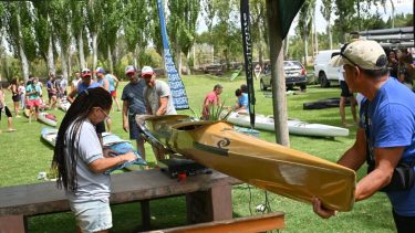 Los participantes de la Regata del río Negro pasaron por el control de embarcaciones. (Foto/Flor Salto)