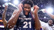 Imagen de Noche emblemática en la NBA: Joel Embiid marcó 70 puntos y rompió un récord histórico