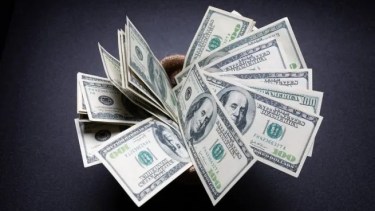 El dólar blue tuvo un leve incremento este viernes 5 de enero. 