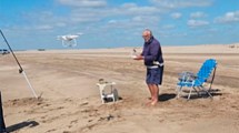 Imagen de Video | «¡Qué buen invento!» Van a pescar a Cariló, tiran la línea con un drone y son sensación