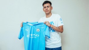 ¡Se puso la camiseta! El Manchester City anunció el fichaje de Diablito Echeverri