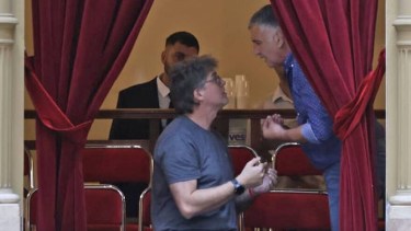 El empresario que insultó a los diputados mantuvo además un cruce con Mario Manrique, de Unión por la Patria. Foto gentileza. 