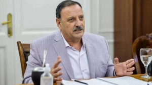 Quintela deslizó la posibilidad de pedir un juicio político a Milei: «No está en su sano equilibrio»