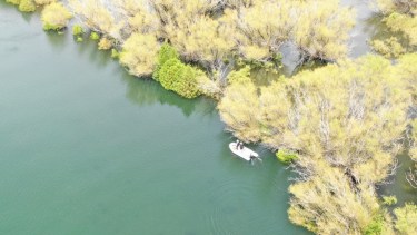 Hallaron un cuerpo en el río Limay y creen que  se trata del pescador perdido en Piedra del Águila