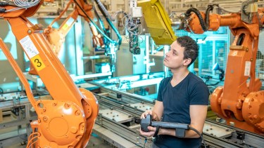 La industria pyme cerró el 2023 con caída del 26,9% en diciembre y acumulado anual del 2,6%. 